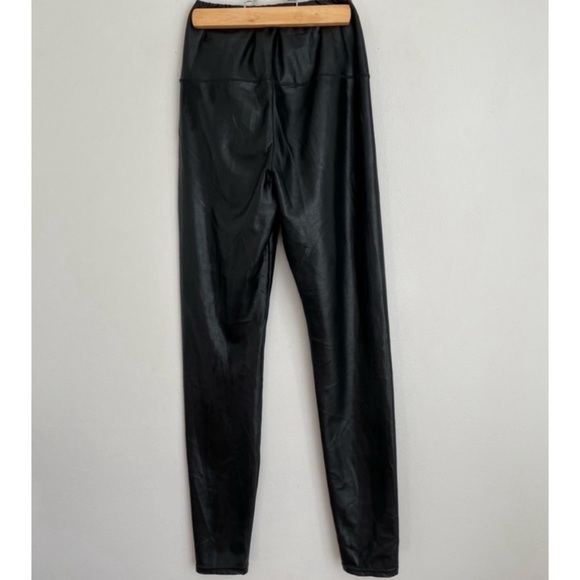 Wilfred • Aritzia • Daria Faux Leather Leggings in Black - Picture 5 of 7
